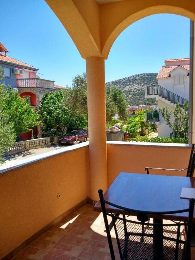 Apartments Vala Vinišće Exterior foto